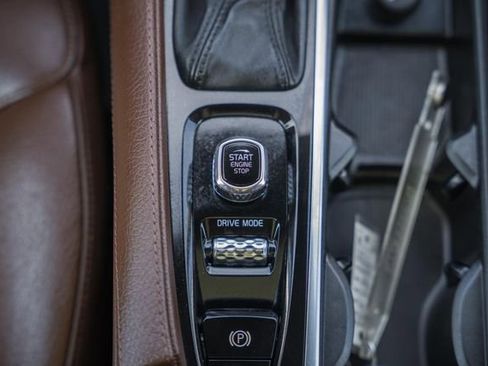 Used 2020 Volvo XC90 T6 Momentum w/ Protection Package Premier AWD/4WD image 26