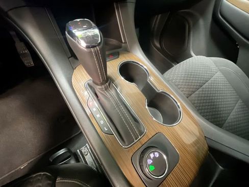 Used 2019 GMC Acadia SLE image 16