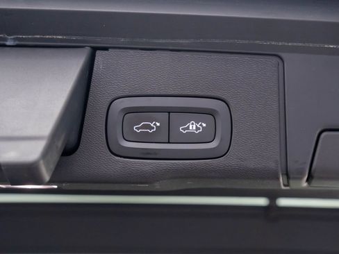 Used 2022 Volvo XC60 B5 Momentum w/ Advanced Package image 30