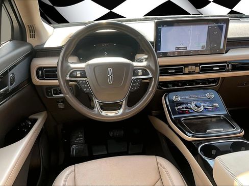 Used 2022 Lincoln Nautilus Reserve image 5