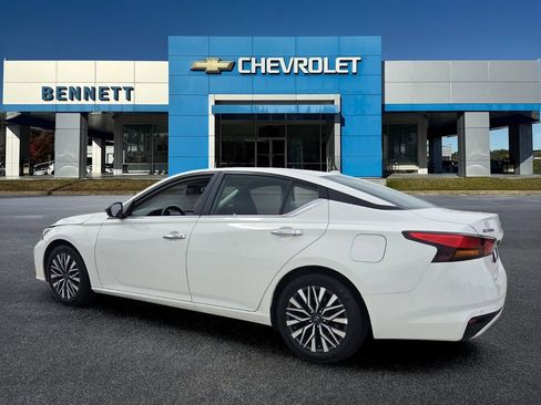 Used 2025 Nissan Altima 2.5 SV FWD image 4