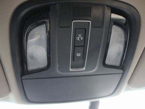 Used 2018 Kia Sorento LX image 10