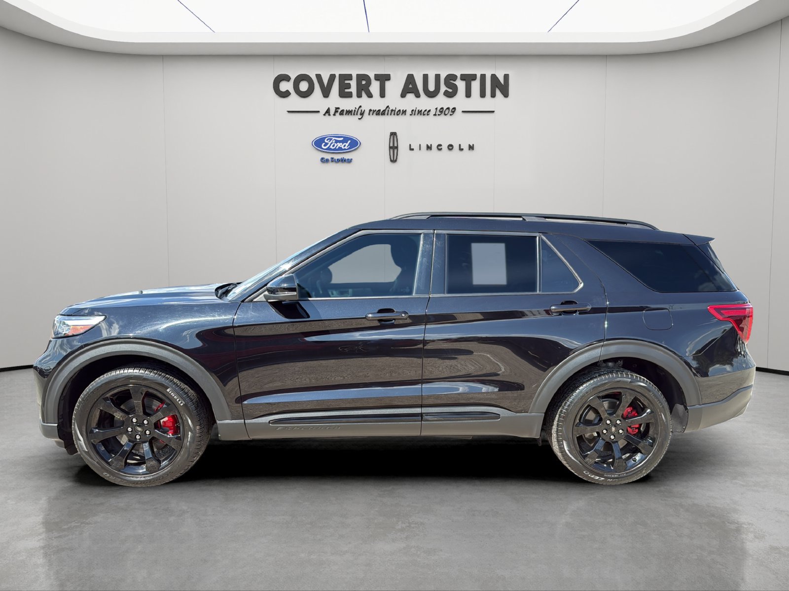 Used 2023 Ford Explorer ST w/ Equipment Group 401A AWD/4WD image 2