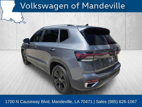 Certified 2025 Volkswagen Taos SE FWD image 3