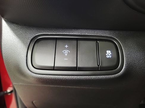 Used 2025 Hyundai Venue Limited FWD image 31