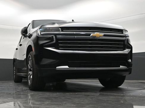 Used 2024 Chevrolet Suburban LT w/ LT Signature Package RWD image 25