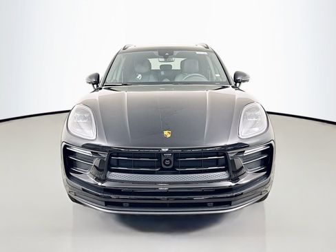 Certified 2025 Porsche Macan image 6