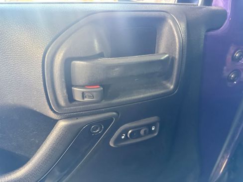Used 2016 Jeep Wrangler Unlimited Sahara AWD/4WD image 16