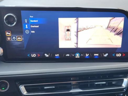 Used 2024 Chevrolet Traverse LT FWD image 6