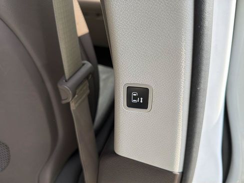 Used 2017 Chrysler Pacifica Touring-L FWD image 25