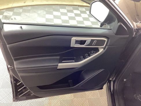 Used 2023 Ford Explorer XLT image 18