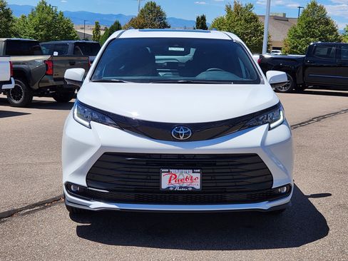 New 2026 Toyota Sienna XLE Woodland Edition AWD/4WD image 5