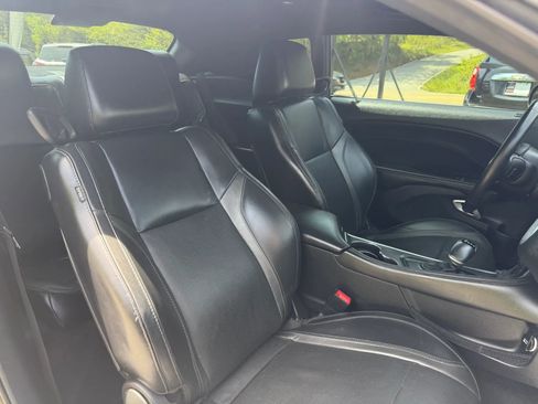 Used 2015 Dodge Challenger SXT Plus w/ Driver Convenience Group RWD image 20