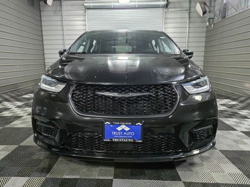 Used 2023 Chrysler Pacifica Touring-L w/ S Appearance Package FWD image 3