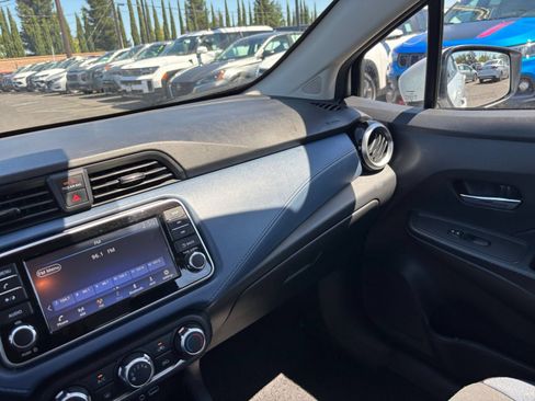 Used 2025 Nissan Versa SV FWD image 33