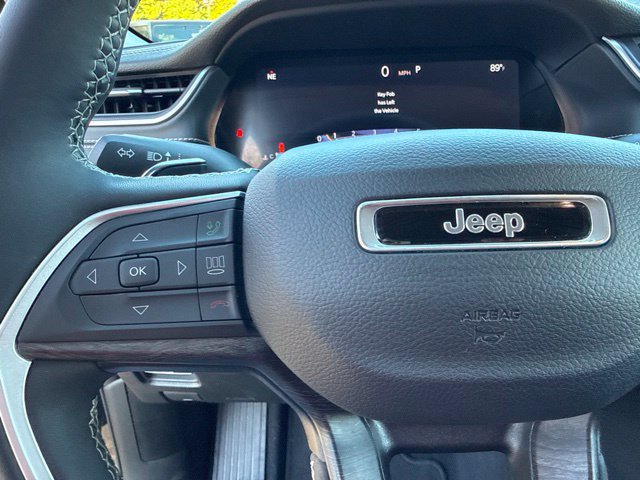 Used 2023 Jeep Grand Cherokee L Limited AWD/4WD image 35