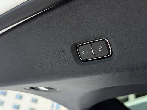 New 2027 Lincoln Navigator Premiere AWD/4WD image 19