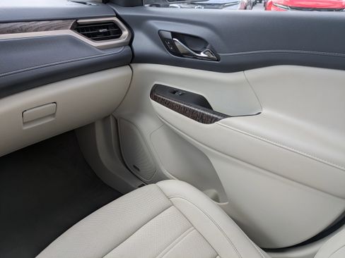 Used 2023 GMC Acadia Denali image 13