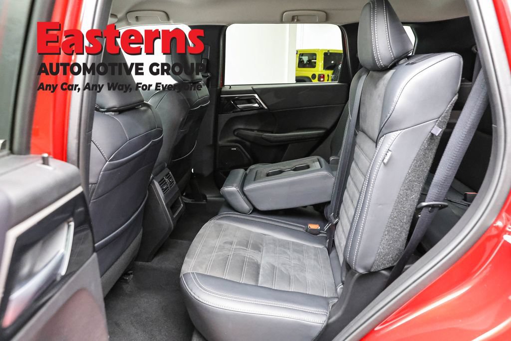 Used 2025 Mitsubishi Outlander SE AWD/4WD image 23