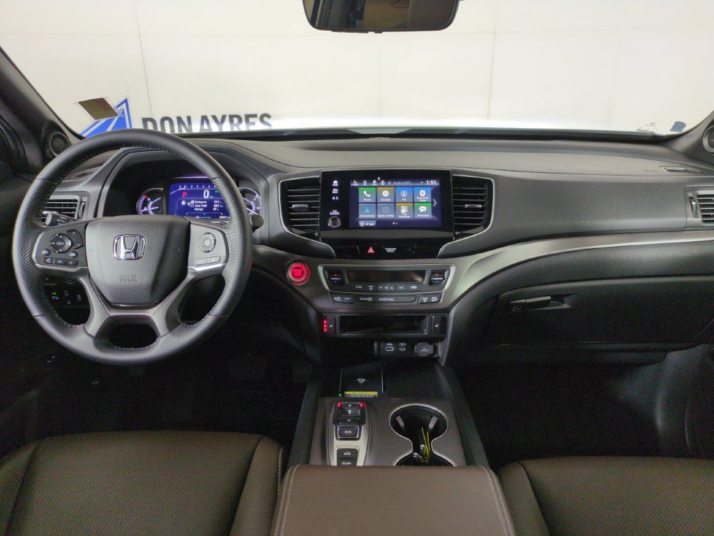 Certified 2025 Honda Passport EX-L image 19