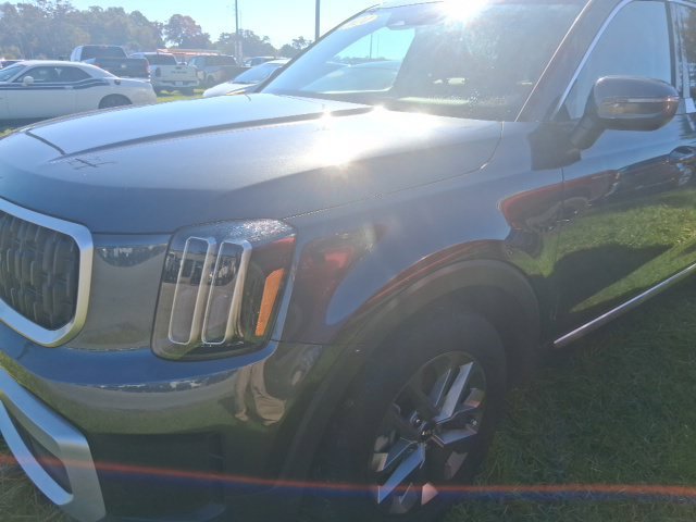 Used 2024 Kia Telluride LX FWD image 3