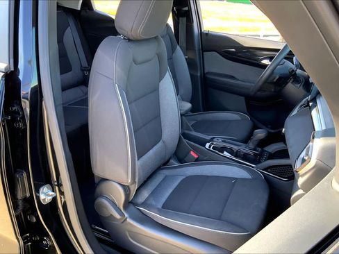 Used 2025 Chevrolet TrailBlazer LT image 8