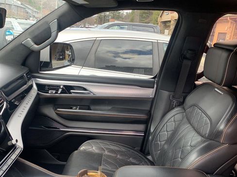 Used 2022 Jeep Grand Wagoneer Series III w/ Flexible Seating Group image 7