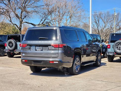 Used 2024 Jeep Wagoneer L Series II w/ Flexible Seating Group image 7