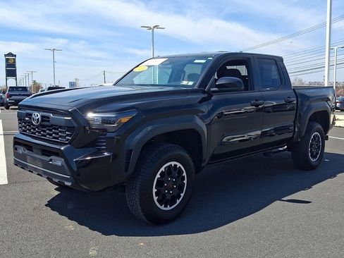 Certified 2024 Toyota Tacoma TRD Off-Road image 3