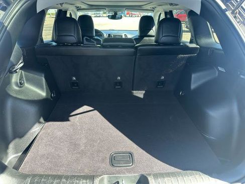 Used 2019 Jeep Cherokee Latitude Plus w/ Comfort/Convenience Group AWD/4WD image 22