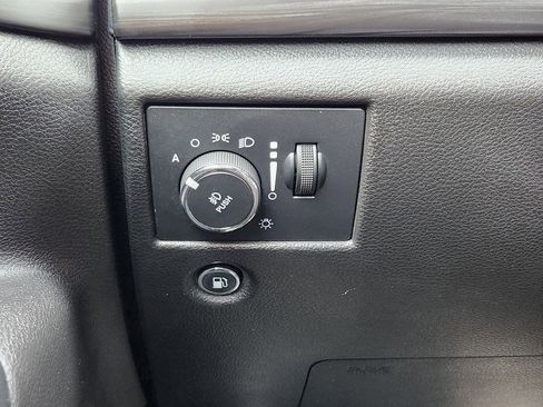 Used 2021 Jeep Grand Cherokee Laredo image 12