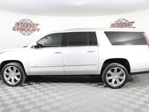 Used 2020 Cadillac Escalade ESV Luxury AWD/4WD image 4