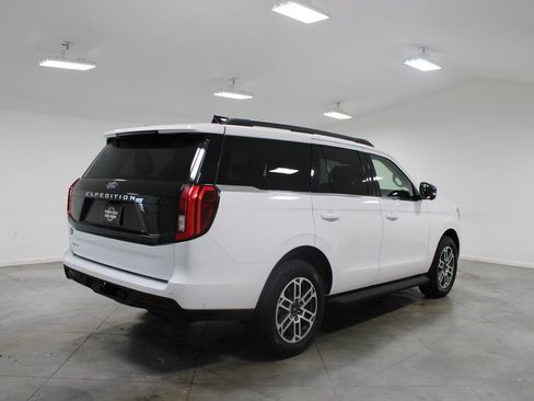 Used 2025 Ford Expedition Active AWD/4WD image 11