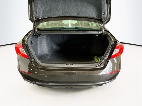 Used 2018 Honda Accord Touring image 30