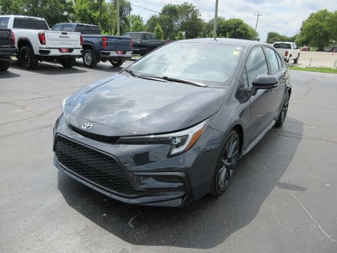 Used 2023 Toyota Corolla SE w/ Carpet Mat Package (TMS) FWD image 10