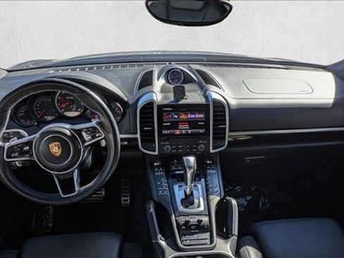 Used 2017 Porsche Cayenne Turbo image 17