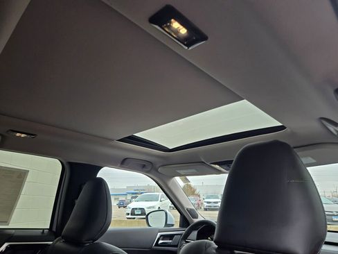 New 2026 Mitsubishi Outlander SE image 8