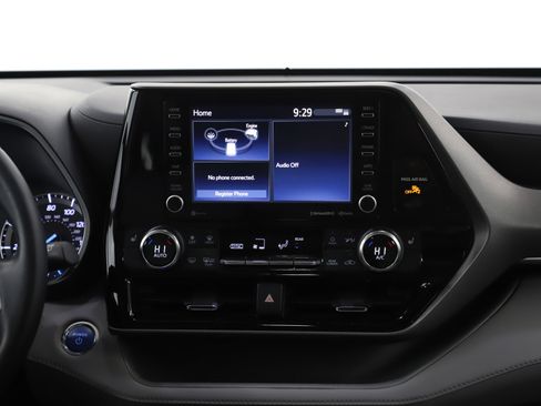 Used 2022 Toyota Highlander XLE image 16
