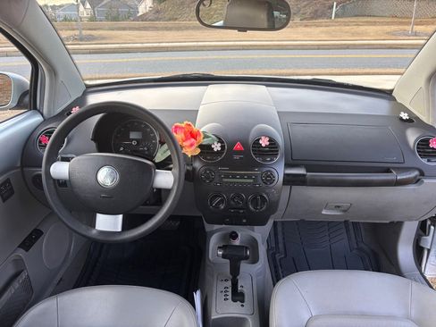 Used 2007 Volkswagen Beetle Coupe w/ Year End Package image 4