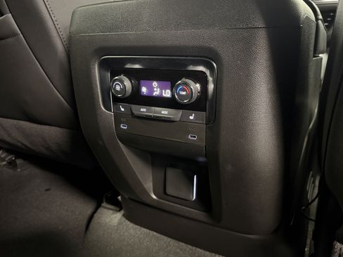 Used 2025 Chevrolet Tahoe High Country AWD/4WD image 21