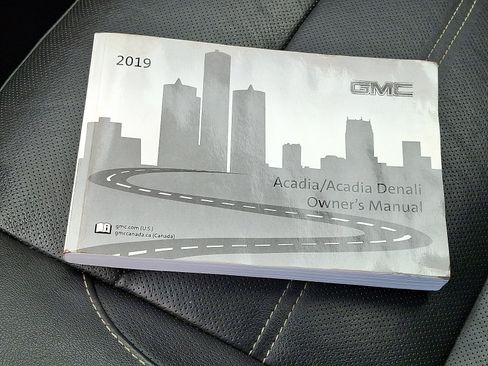 Used 2019 GMC Acadia Denali w/ Technology Package AWD/4WD image 27