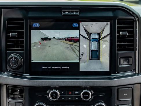 Used 2025 Ford F250 Platinum w/ Tremor Off-Road Package image 27