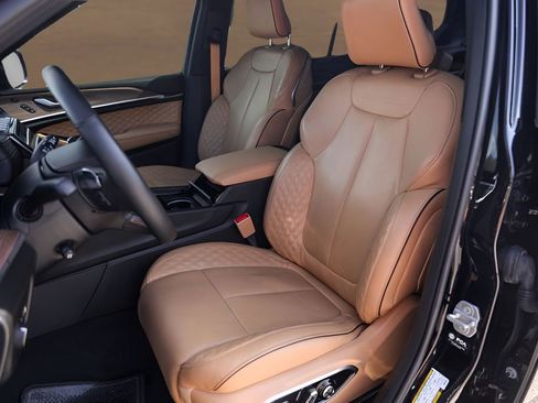 Used 2025 Jeep Grand Cherokee L Summit AWD/4WD image 7
