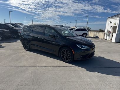 Used 2019 Chrysler Pacifica Limited w/ Advanced Safetytec Group