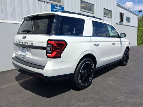 Used 2022 Ford Expedition Limited AWD/4WD image 10