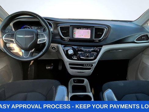 Used 2022 Chrysler Voyager LX FWD image 10