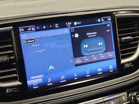 Used 2025 Chrysler Pacifica Limited image 26