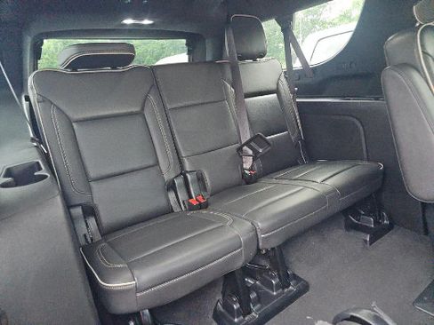 Used 2023 Chevrolet Suburban Premier RWD image 12