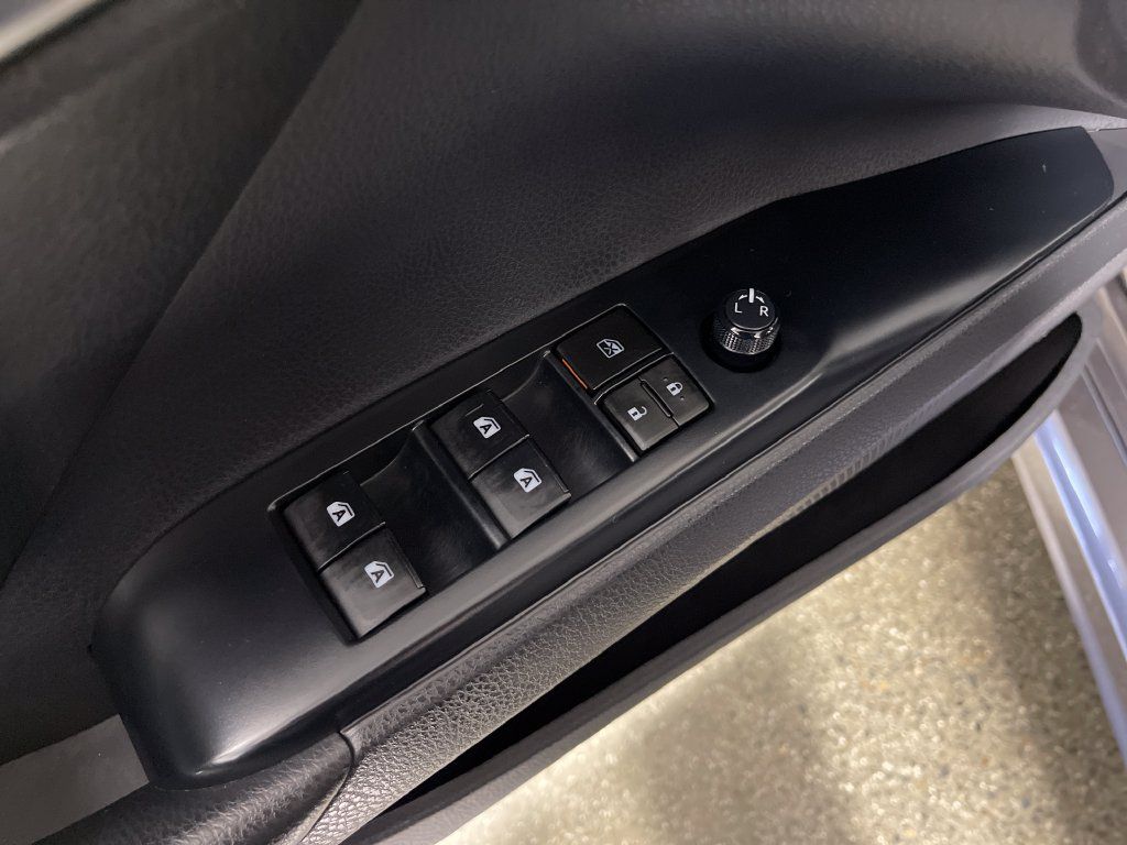 Certified 2020 Toyota Camry SE w/ Sunroof Package FWD image 16
