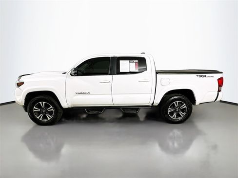 Used 2017 Toyota Tacoma TRD Sport w/ Tow Package image 5